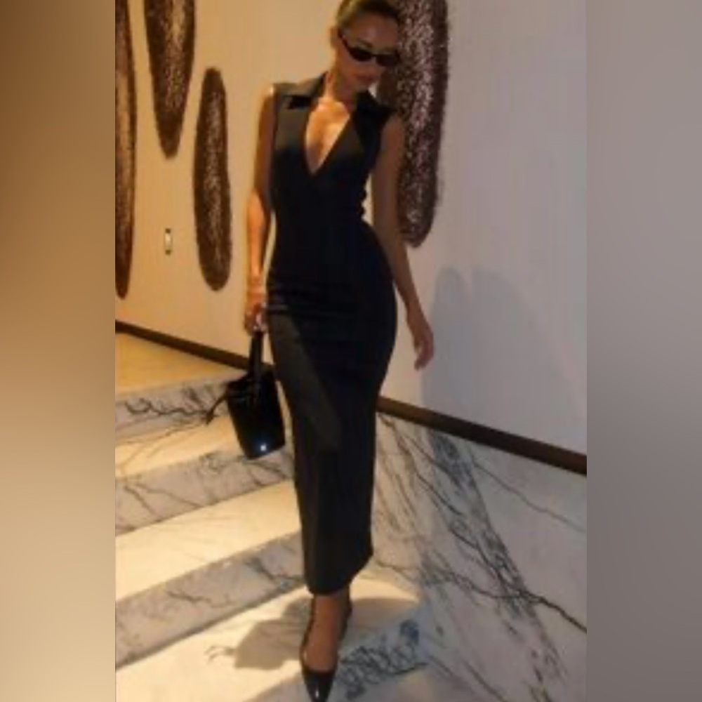Lac Bleu Chic Black deep V Backless Dress
